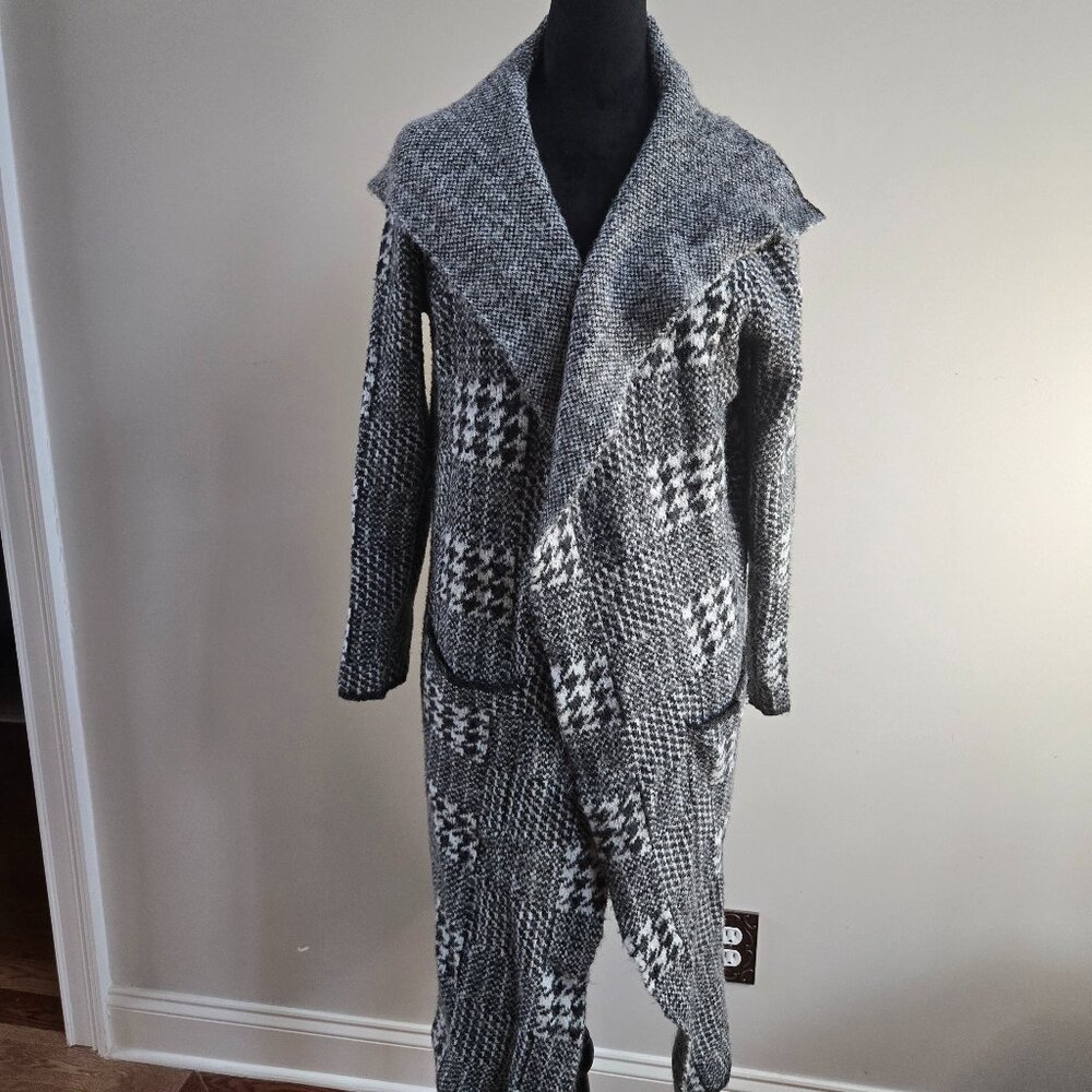 Long Sleeve Black and White Checkered Sweater Coat